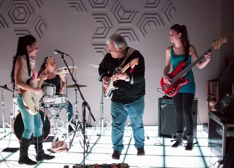 Escuela de musica - escenario